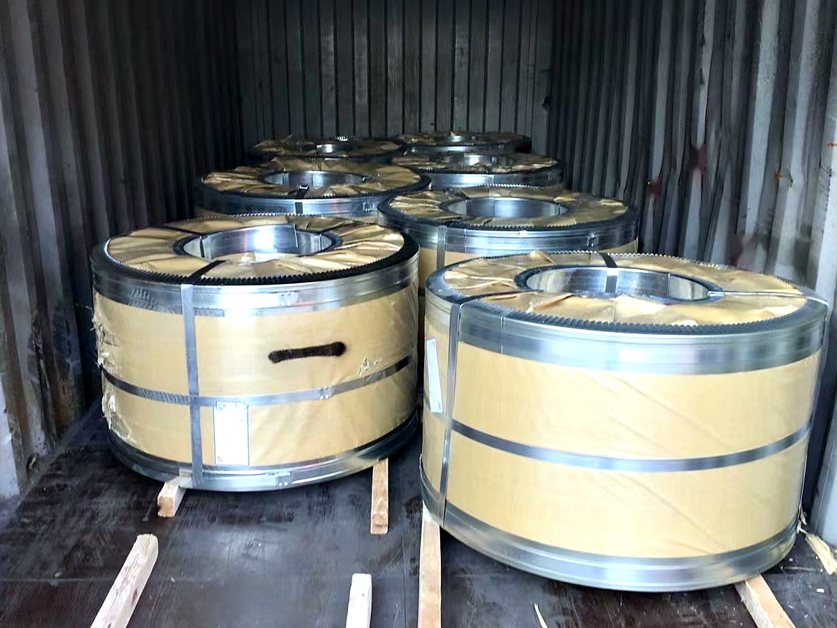 zn-al-mg-steel-coil-container-loading-4x3